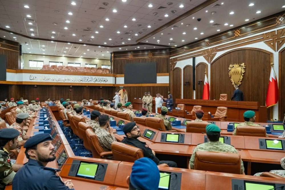 &laquo;أمانة النواب&raquo; تستقبل وفداً من القيادة العامة لقوة دفاع البحرين