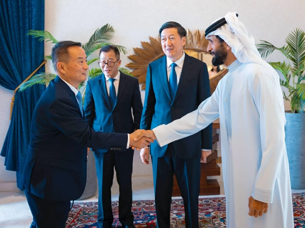 ناصر بن حمد: تعزيز جسور التعاون مع بكين بالمجال الرياضي