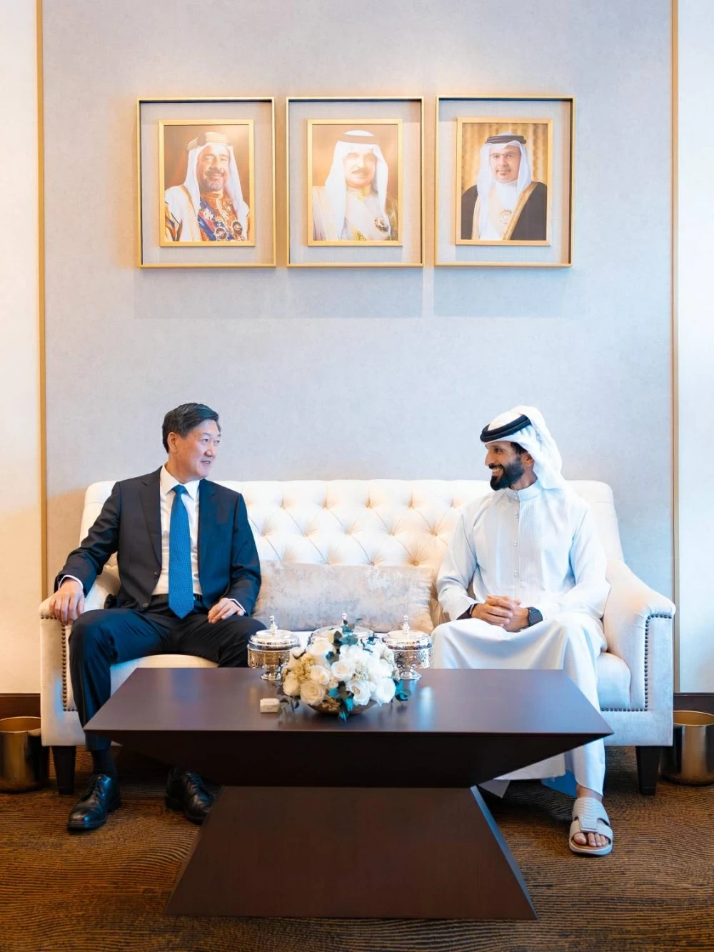 ناصر بن حمد: تعزيز جسور التعاون مع بكين بالمجال الرياضي