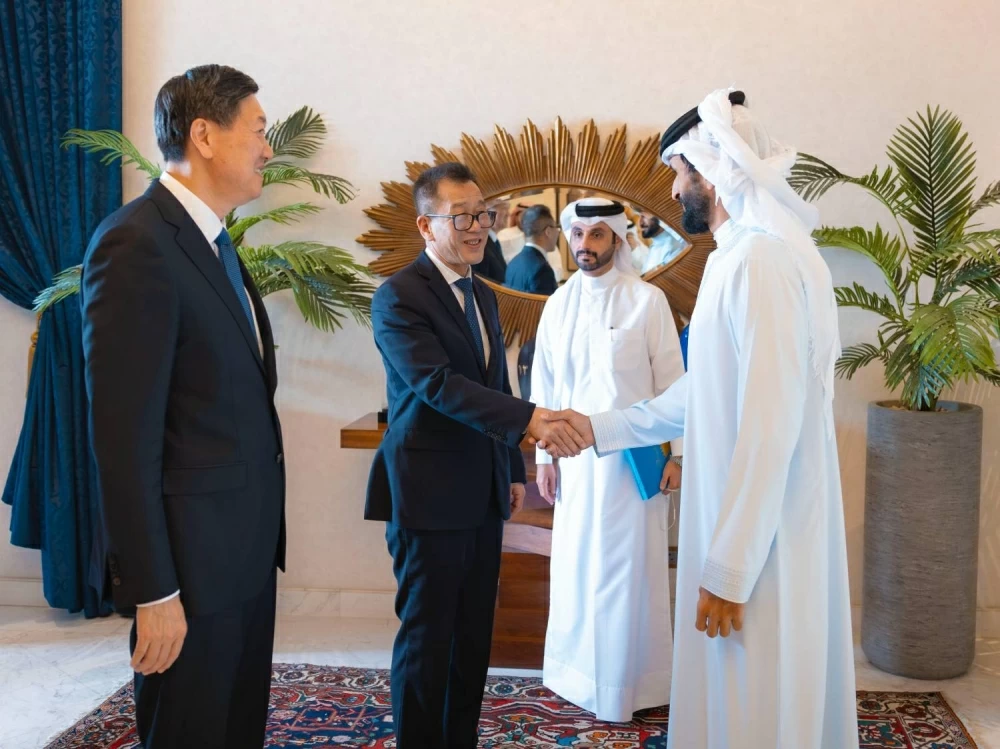 ناصر بن حمد: تعزيز جسور التعاون مع بكين بالمجال الرياضي