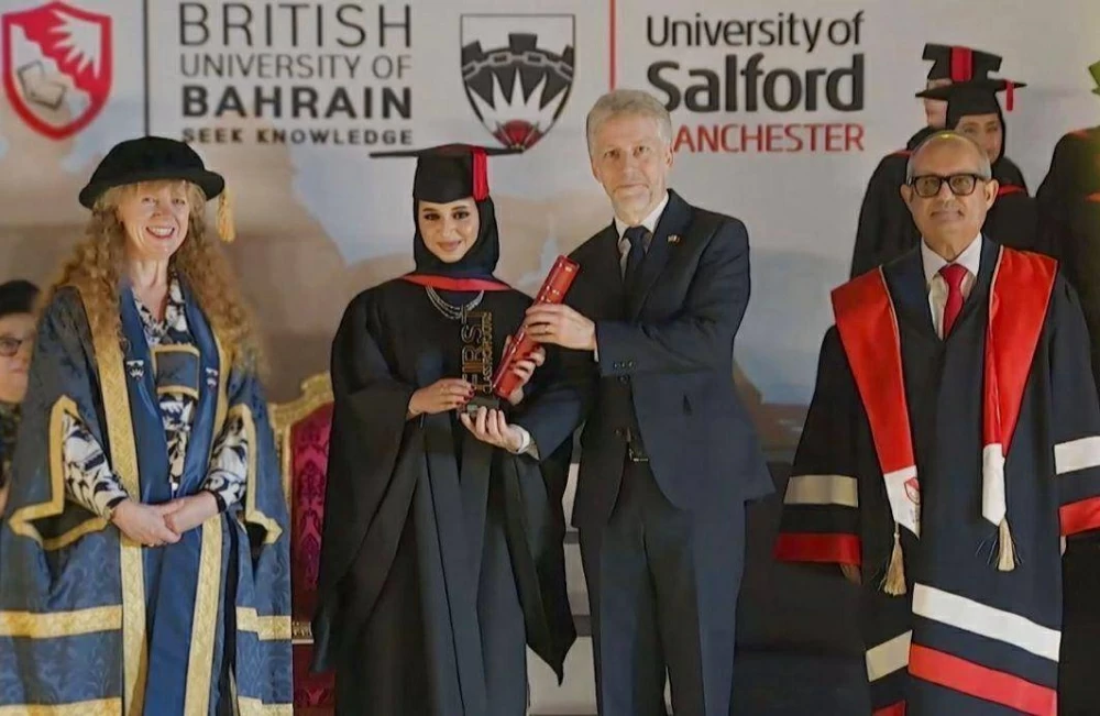 عائلة وائل بوعلاي تحتفل بتخرج ابنتها   مريم من الجامعة البريطانية