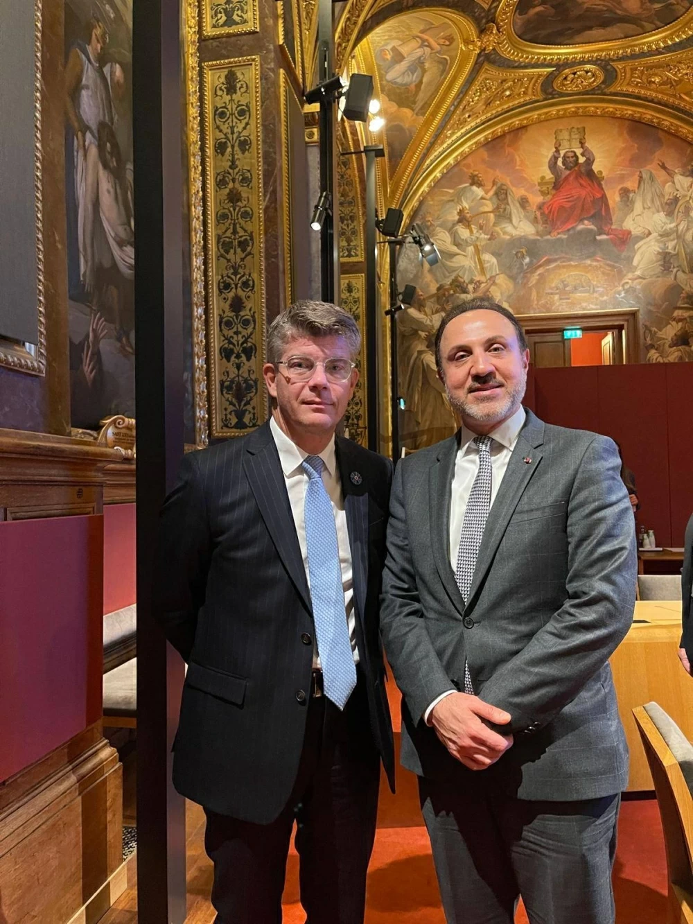 سفير البحرين في باريس يشارك في اجتماع رئيس لجنة الشؤون الخارجية والدفاع والقوات المسلّحة مع عدد من السفراء العرب