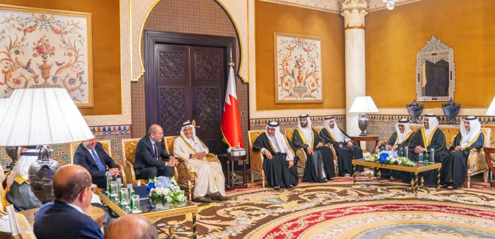 ولي العهد نائب القائد الأعلى للقوات المسلحة رئيس الوزراء يلتقي الأمير تركي بن فيصل بن عبدالعزيز آل سعود