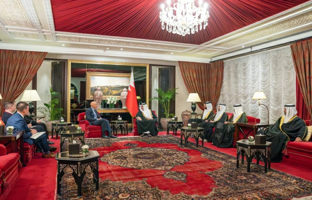 ولي العهد نائب القائد الأعلى للقوات المسلحة رئيس الوزراء يلتقي توماس باراك