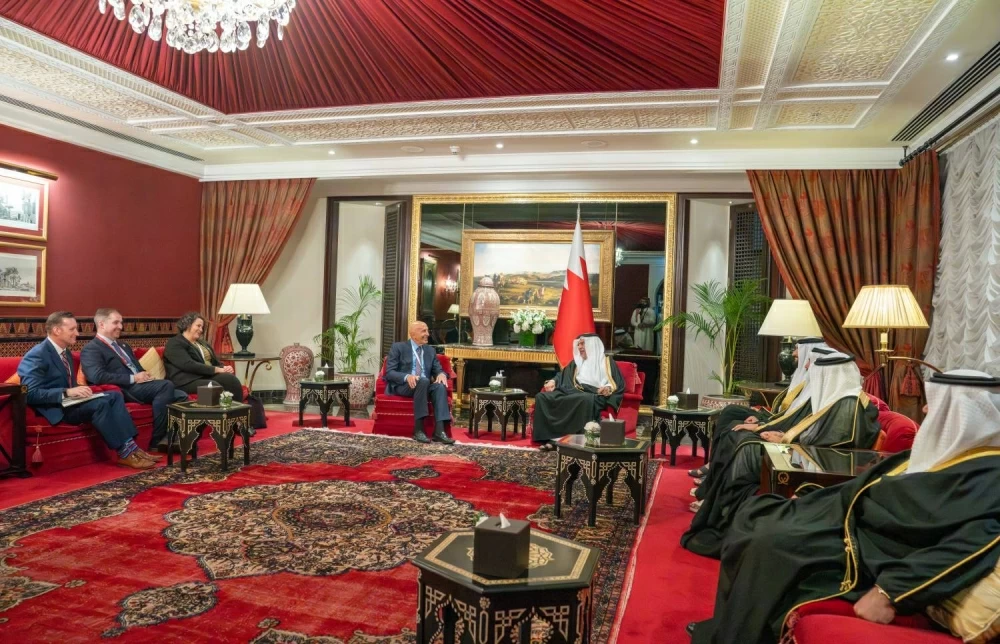 ولي العهد نائب القائد الأعلى للقوات المسلحة رئيس الوزراء يلتقي توماس باراك