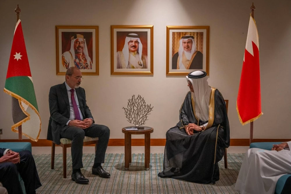 الزياني يستعرض تنمية العلاقات مع نائب رئيس الوزراء وزير الخارجية الأردني