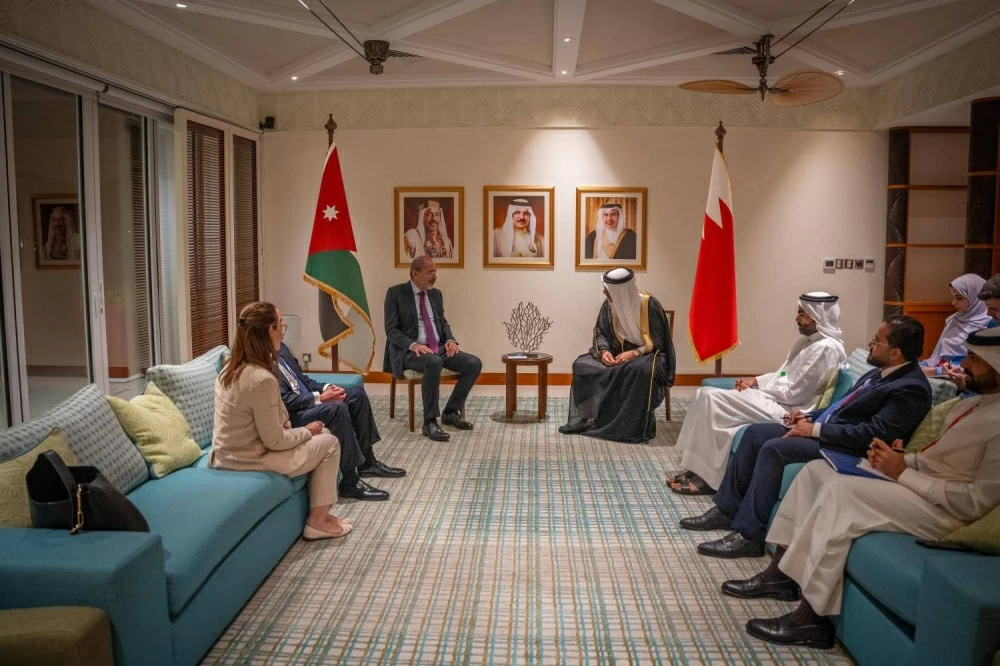 الزياني يستعرض تنمية العلاقات مع نائب رئيس الوزراء وزير الخارجية الأردني