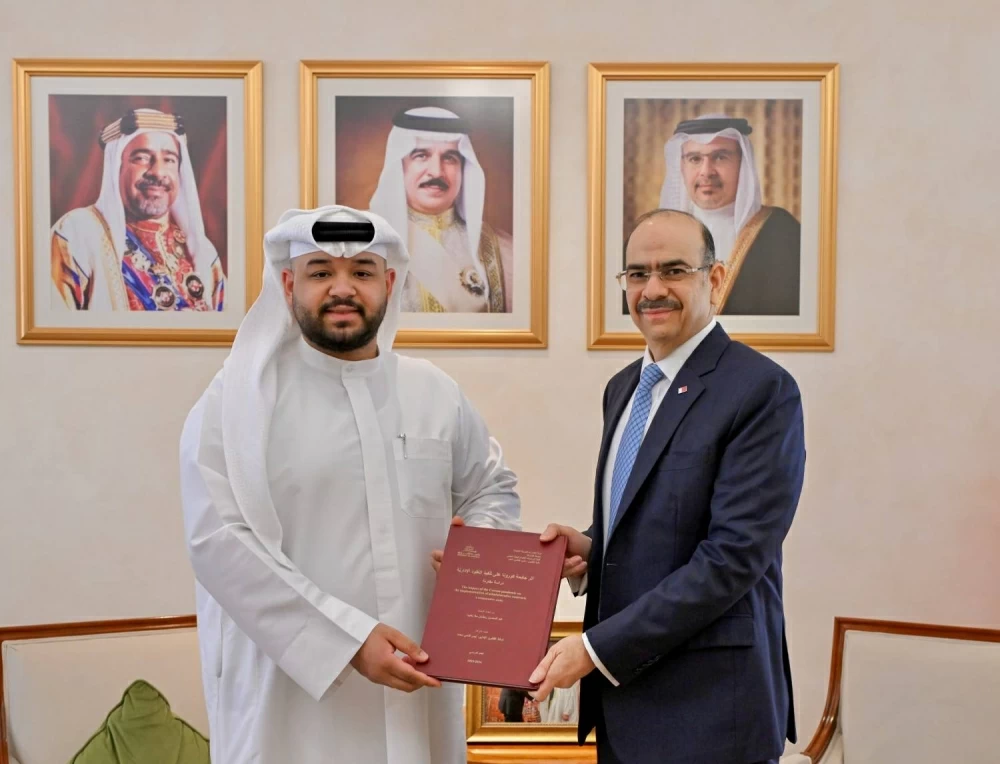 وزير الشؤون القانونية يستقبل موظفين حاصلين على الماجستير في المجال القانوني