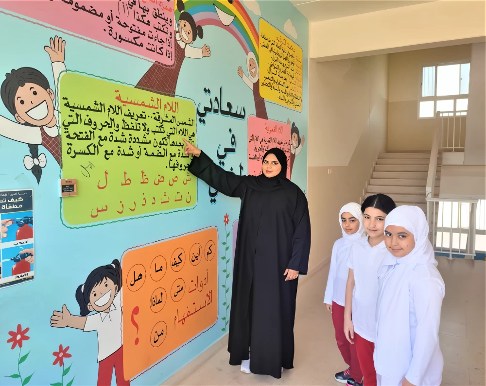 جداريات تحوّل مدرسة الدير إلى معرض للمعرفة