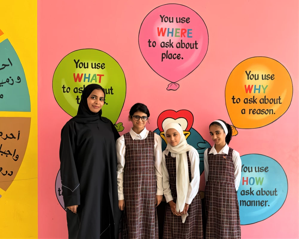 جداريات تحوّل مدرسة الدير إلى معرض للمعرفة