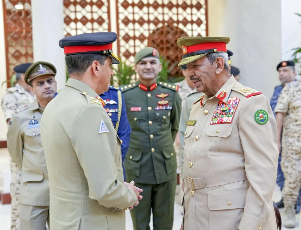 القائد العام يستقبل رئيس الأركان العامة للقوات المسلحة الباكستانية