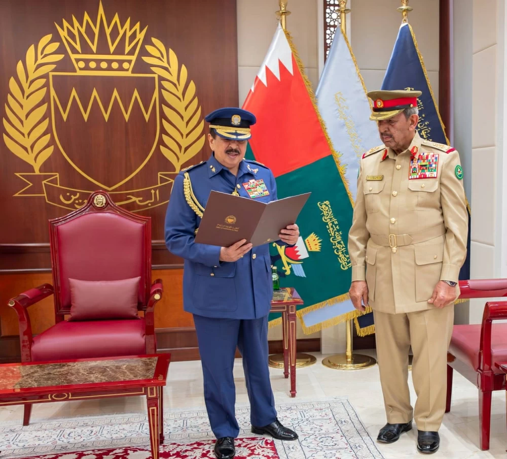 الملك القائد الأعلى للقوات المسلحة يتفضل بزيارة القيادة العامة لقوة دفاع البحرين