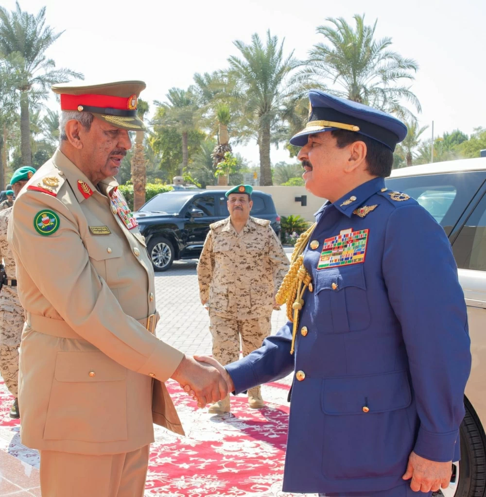 الملك القائد الأعلى للقوات المسلحة يتفضل بزيارة القيادة العامة لقوة دفاع البحرين