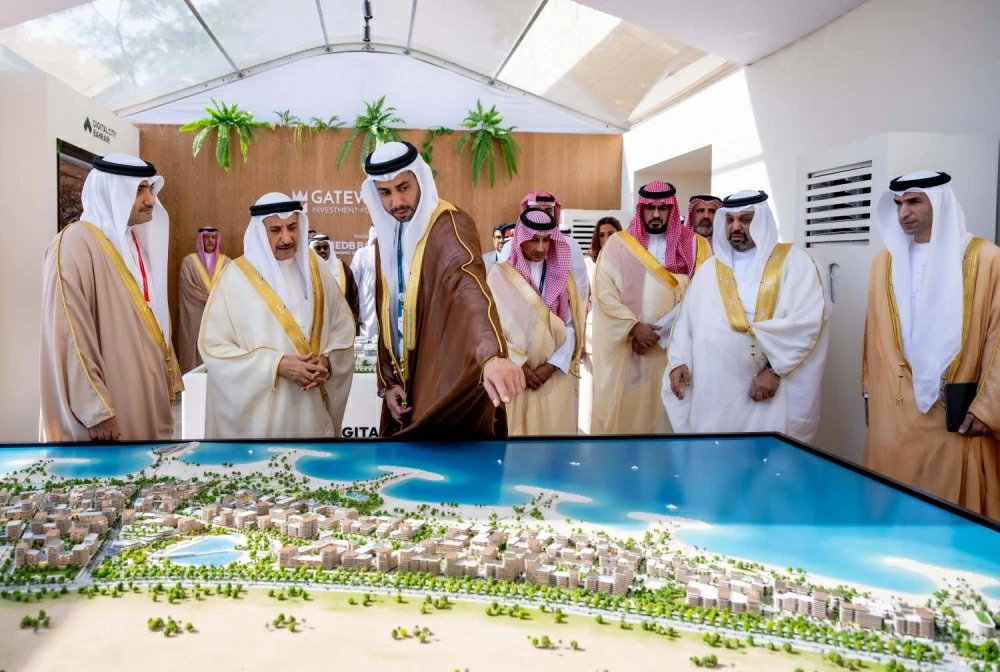 نيابة عن ولي العهد رئيس الوزراء.. خالد بن عبد الله يفتتح منتدى بوابة الخليج 2025