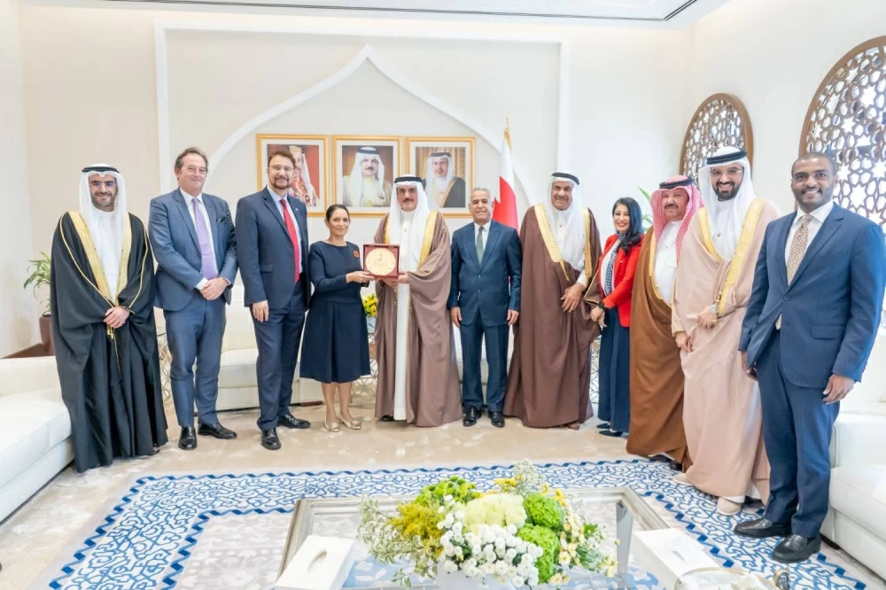 رئيس مجلس النواب يستقبل وفداً من أعضاء البرلمان البريطاني