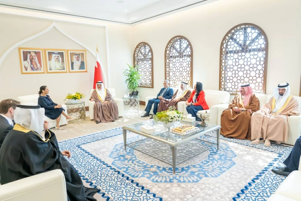 رئيس مجلس النواب يستقبل وفداً من أعضاء البرلمان البريطاني