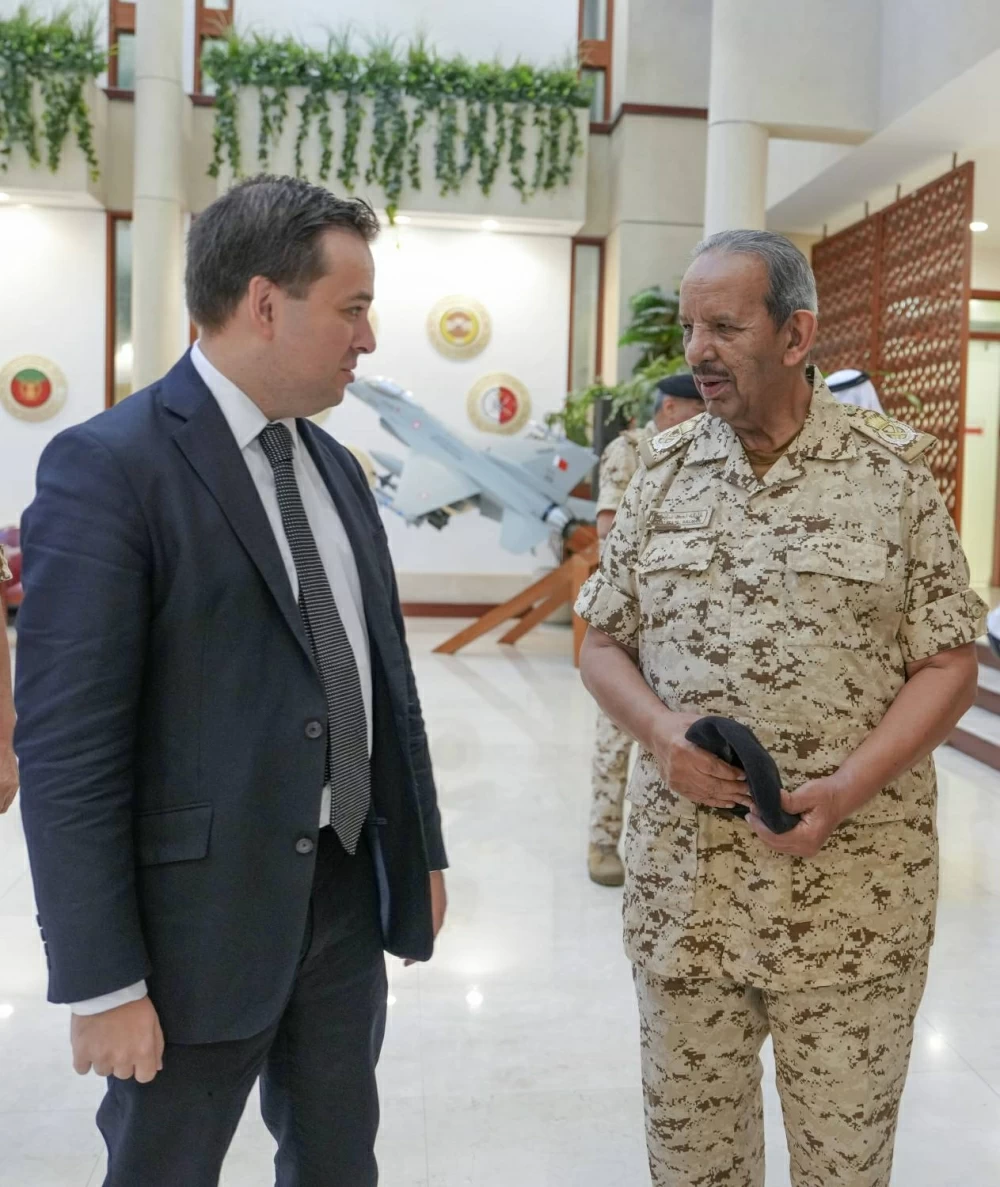 القائد العام يستقبل اللورد روس كمبسيل عضو مجلس اللوردات البريطاني