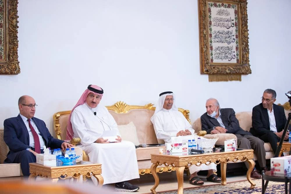 بين فخرو والحواج: ثنائية الرؤى وتكامل المسارات في تعليم البحرين