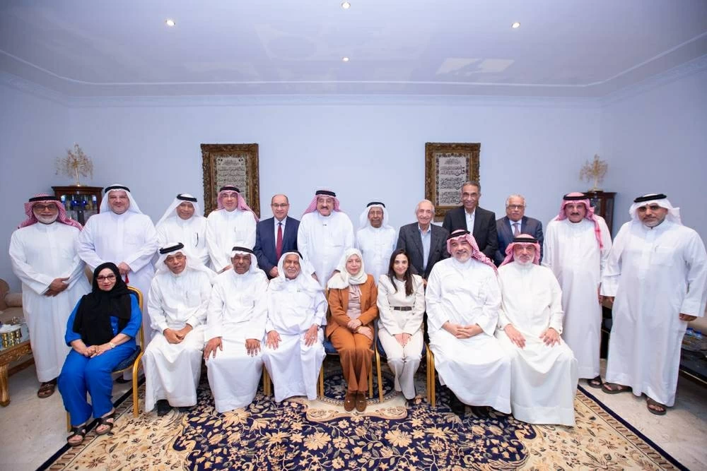 بين فخرو والحواج: ثنائية الرؤى وتكامل المسارات في تعليم البحرين