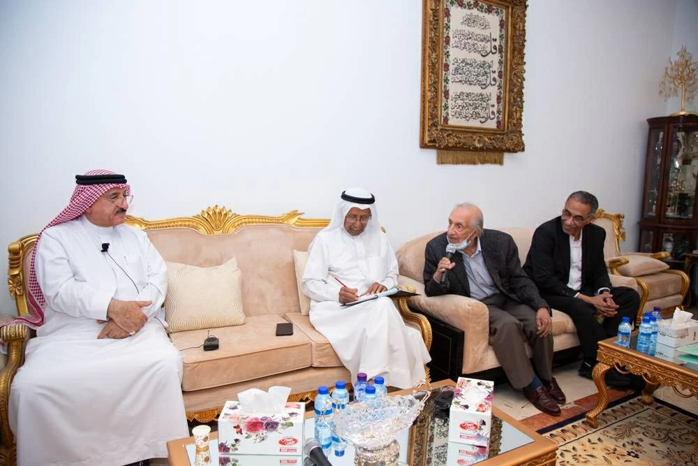 بين فخرو والحواج: ثنائية الرؤى وتكامل المسارات في تعليم البحرين