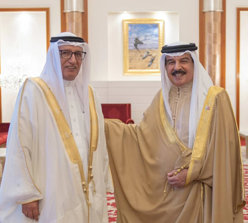 الملك يأمر بتخصيص أرض والتكفل ببنائها لتكون مقراً لجمعية الصحفيين البحرينية