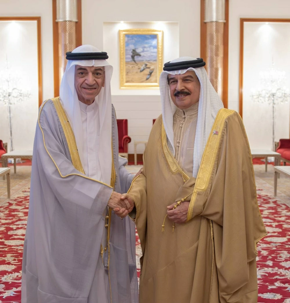 الملك يأمر بتخصيص أرض والتكفل ببنائها لتكون مقراً لجمعية الصحفيين البحرينية