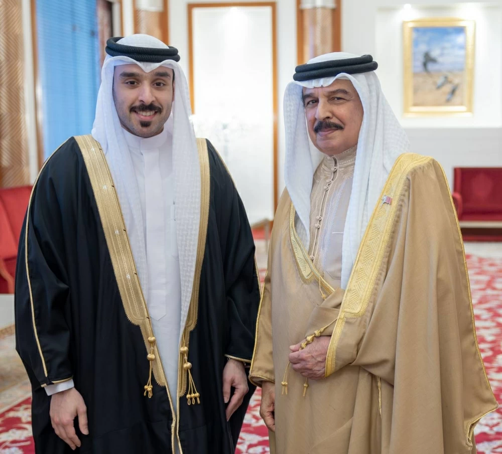 الملك يأمر بتخصيص أرض والتكفل ببنائها لتكون مقراً لجمعية الصحفيين البحرينية