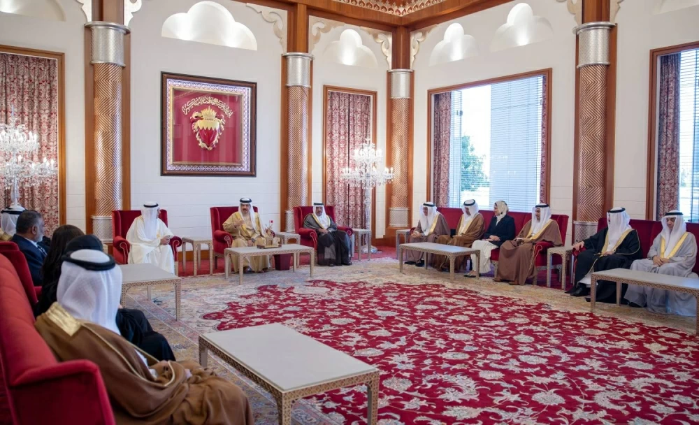 الملك يأمر بتخصيص أرض والتكفل ببنائها لتكون مقراً لجمعية الصحفيين البحرينية