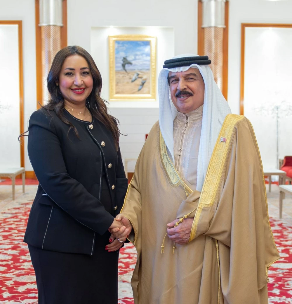 الملك يأمر بتخصيص أرض والتكفل ببنائها لتكون مقراً لجمعية الصحفيين البحرينية