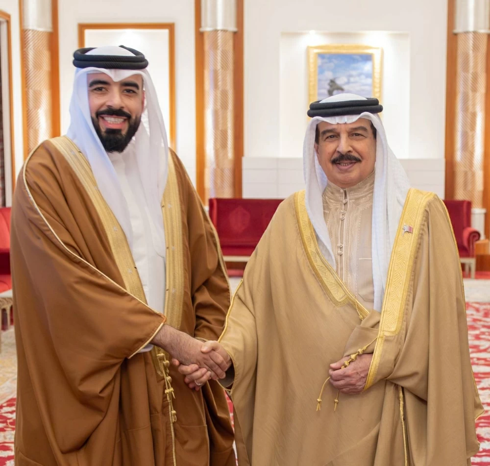 الملك يأمر بتخصيص أرض والتكفل ببنائها لتكون مقراً لجمعية الصحفيين البحرينية