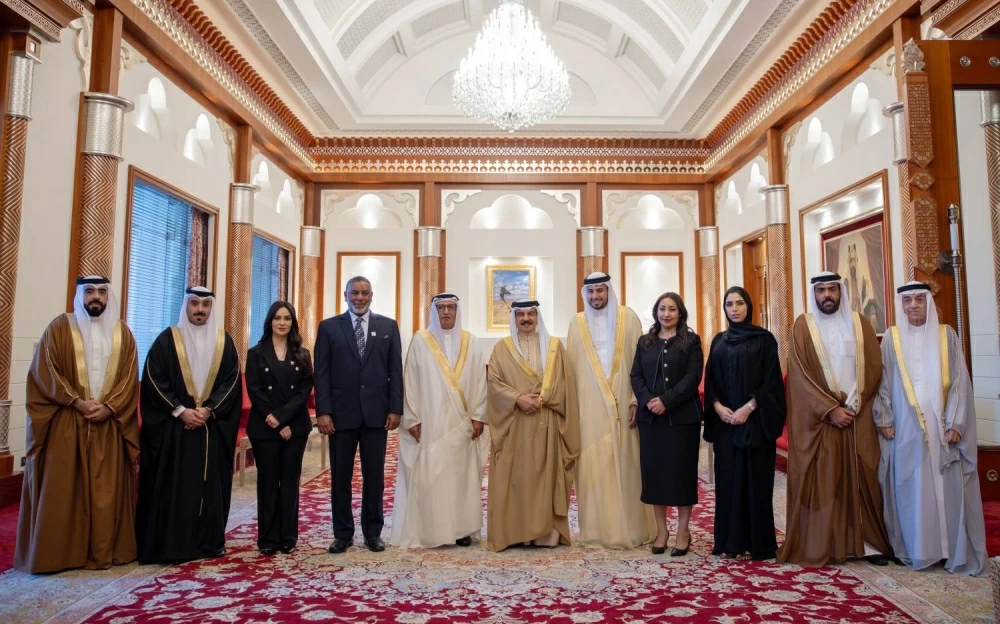 الملك يأمر بتخصيص أرض والتكفل ببنائها لتكون مقراً لجمعية الصحفيين البحرينية