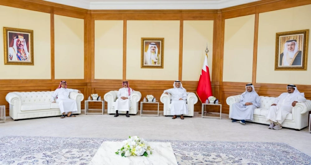 وزير الإعلام يستقبل مدير عام جهاز إذاعة وتلفزيون الخليج
