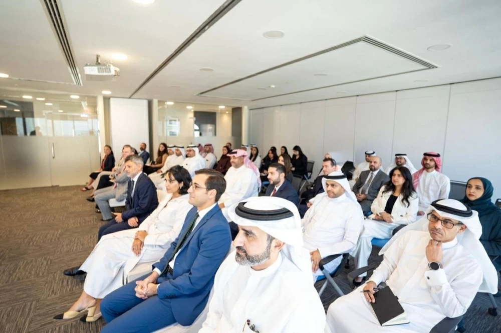 أكاديمية محمد بن مبارك تنظم جلسة حوارية مع الممثل الخاص للاتحاد الأوروبي للخليج