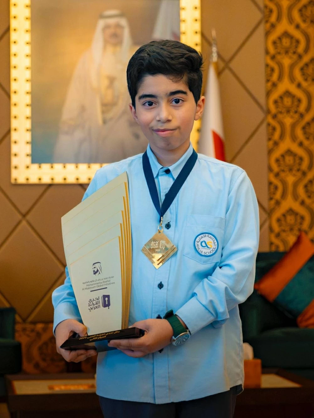 ناصر بن حمد يستقبل الطالب محمد جاسم الفائز بالمركز الثاني في تحدي القراءة العربي