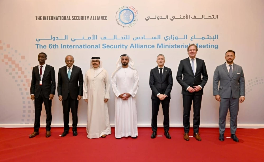 وزير الداخلية يشكر سيف بن زايد لحضوره التمرين الميداني الأول لدول التحالف في البحرين