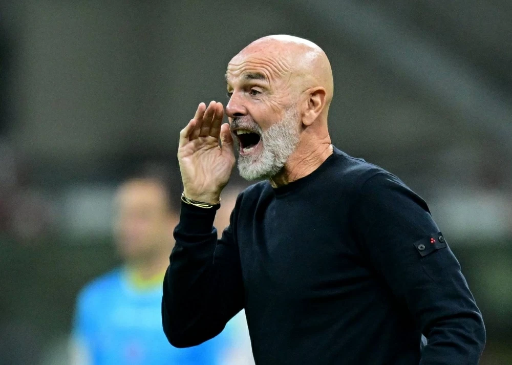 فيورنتينا يقيل مدربه بيولي بعد سلسلة نتائج سلبية