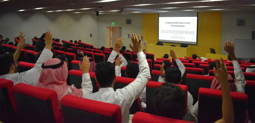 ورشة تفاعلية بجامعة الخليج العربي لتعزيز مهارات الطلاب في التعامل مع التقييمات الجامعية