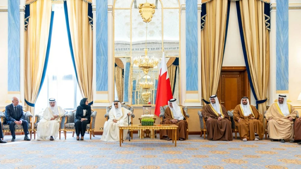 ولي العهد رئيس الوزراء: ما يقدمه الأطباء البحرينيون من عطاءٍ متواصل  يجسد أسمى معاني المسؤولية الوطنية