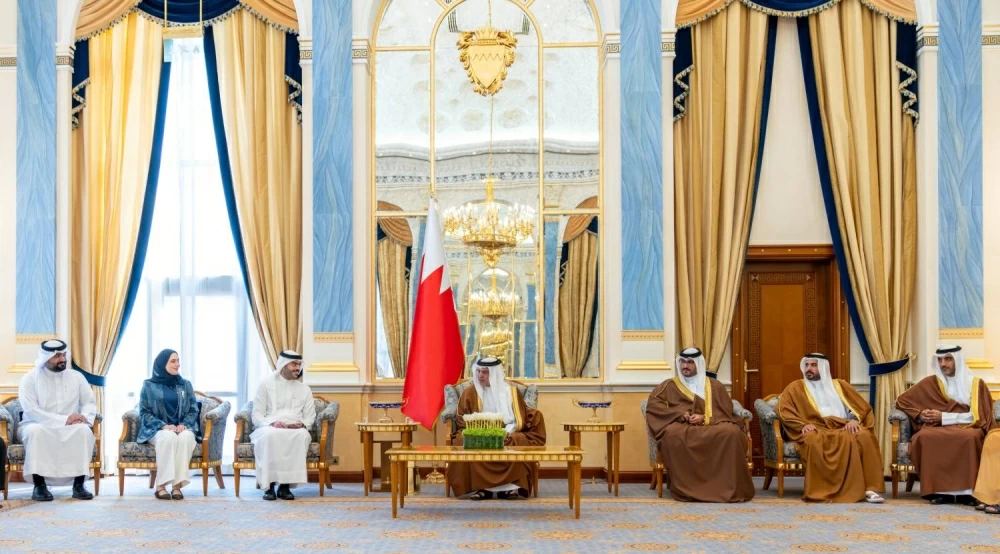 ولي العهد رئيس الوزراء يستقبل منتسبي الدفعة الـ 11 من برنامج رئيس مجلس الوزراء لتنمية الكوادر الحكومية