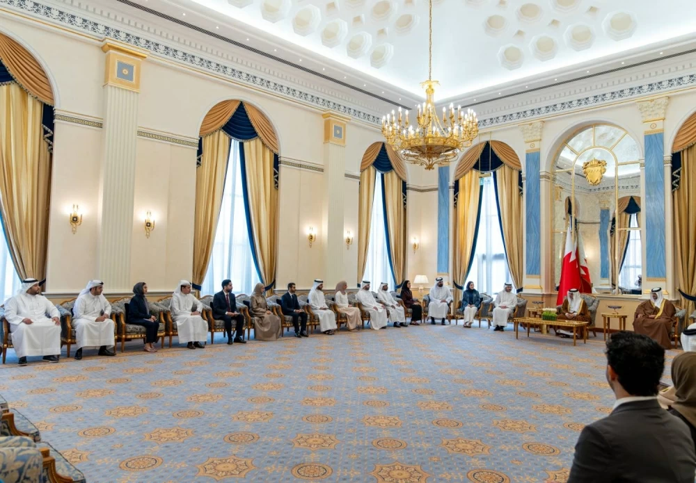 ولي العهد رئيس الوزراء يستقبل منتسبي الدفعة الـ 11 من برنامج رئيس مجلس الوزراء لتنمية الكوادر الحكومية