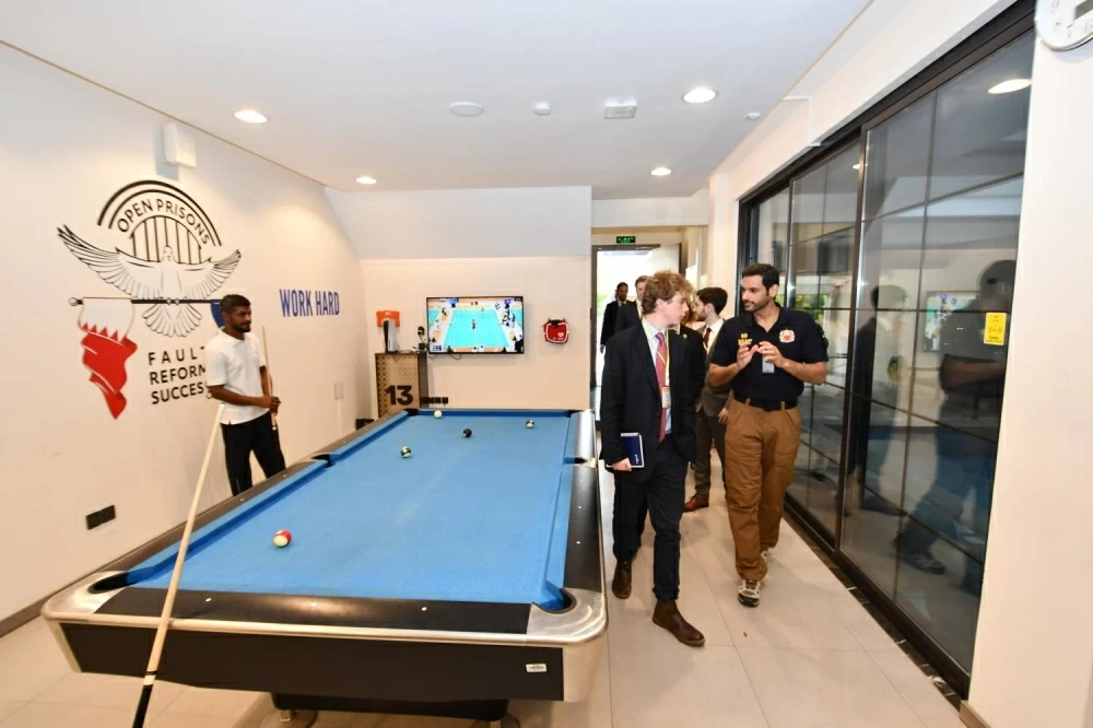 مدير عام تنفيذ الأحكام والعقوبات البديلة يستقبل وفدًا برلمانيًا من المملكة المتحدة