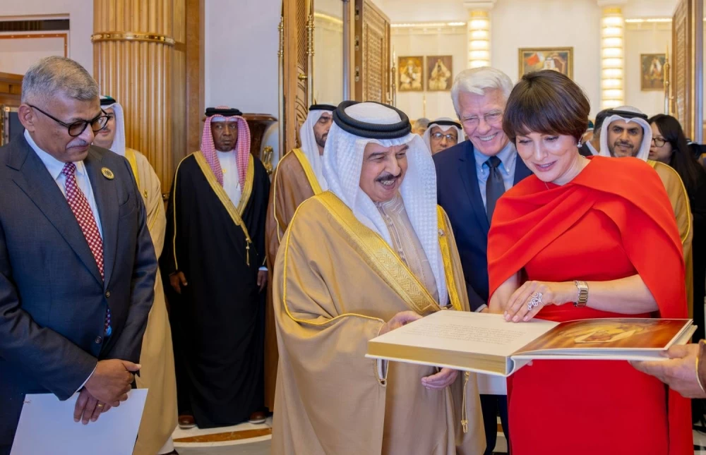 الملك المعظم يستقبل كبار المشاركين في "منتدى الملك حمد للعدالة"