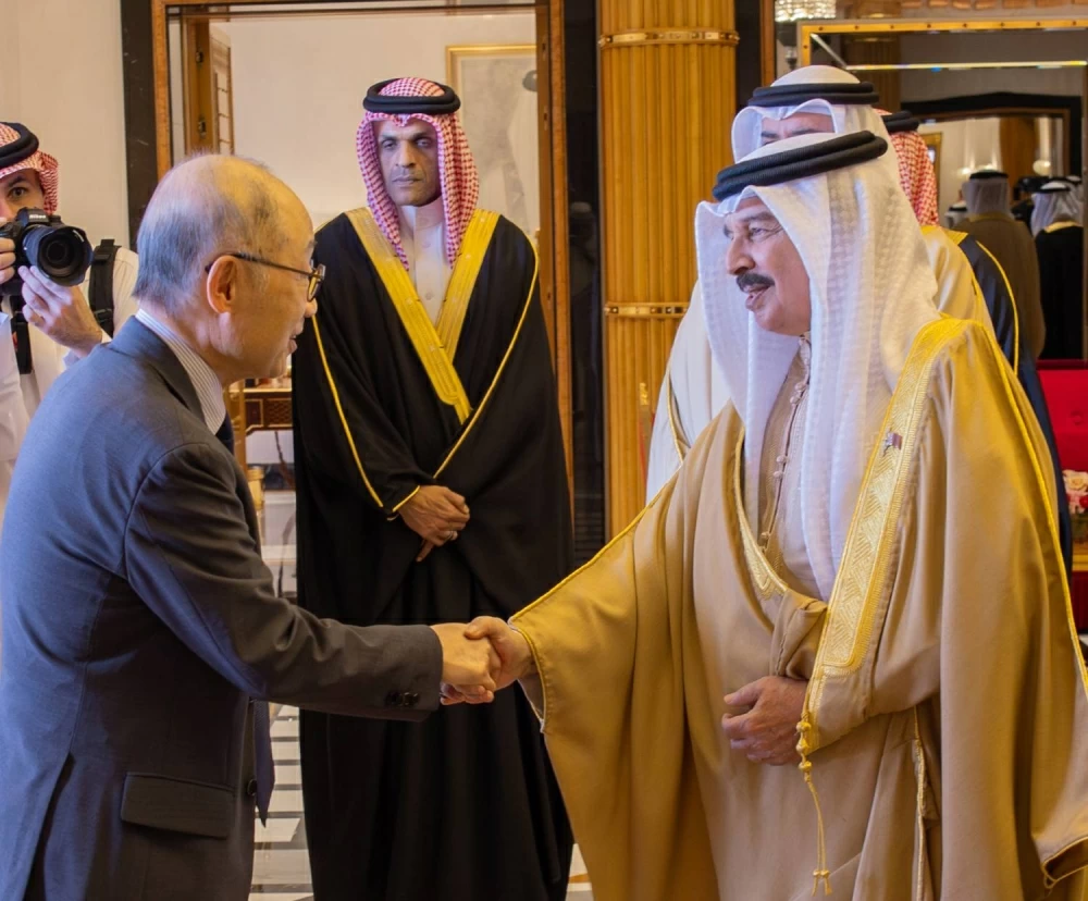 الملك المعظم يستقبل كبار المشاركين في "منتدى الملك حمد للعدالة"