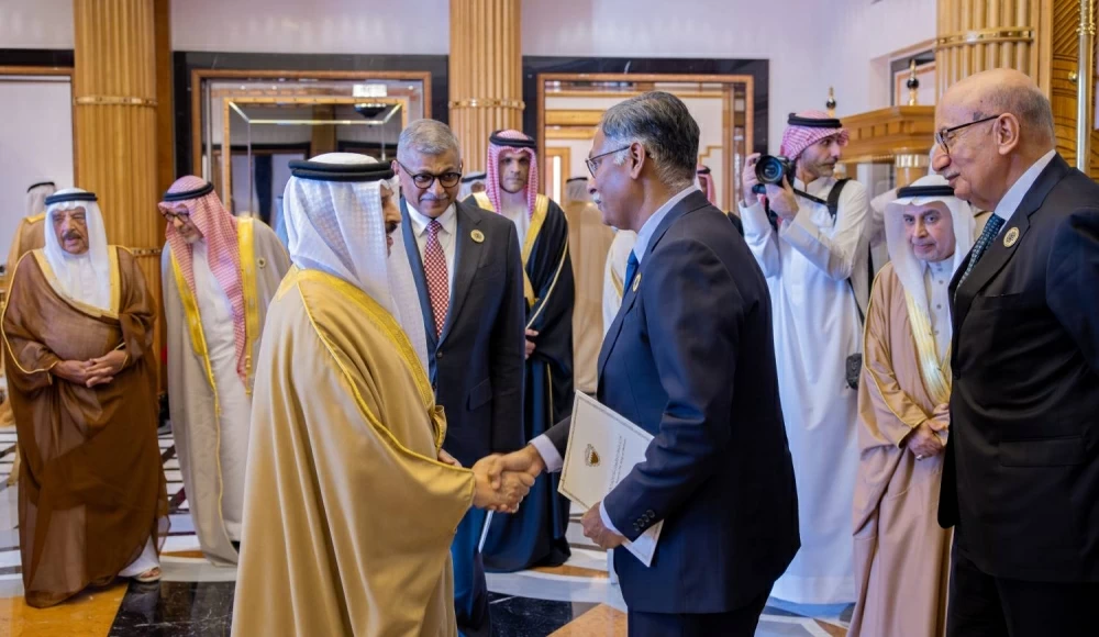 الملك المعظم يستقبل كبار المشاركين في "منتدى الملك حمد للعدالة"