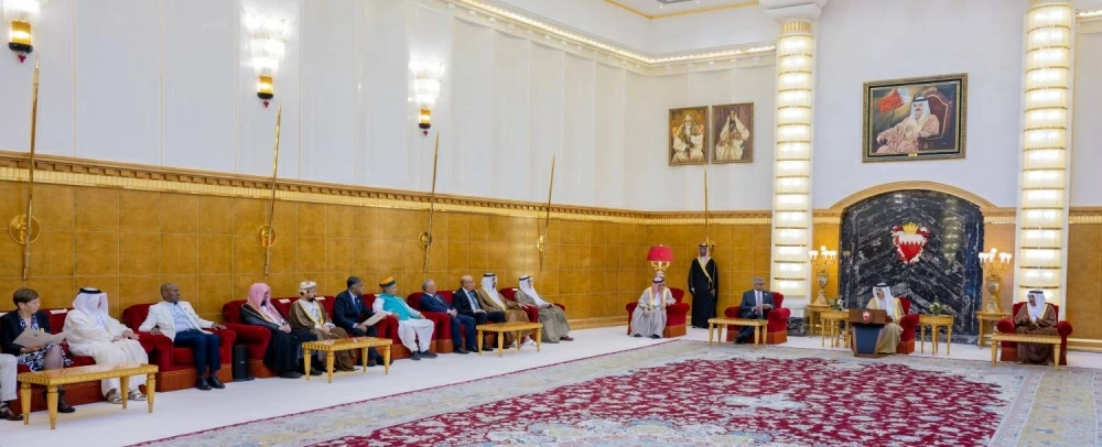 الملك المعظم يستقبل كبار المشاركين في "منتدى الملك حمد للعدالة"