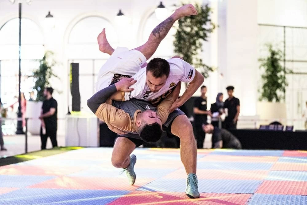 المؤتمر الصحافي لـ&laquo;BRAVE 100&raquo; يشعل الأجواء قبل النزالات المرتقبة