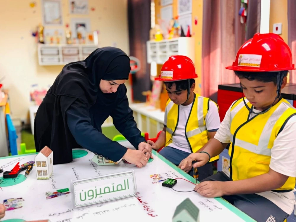 نادي الإبداع بـ "ابن طفيل الابتدائية" يدمج الفن والتقانة لصقل المواهب