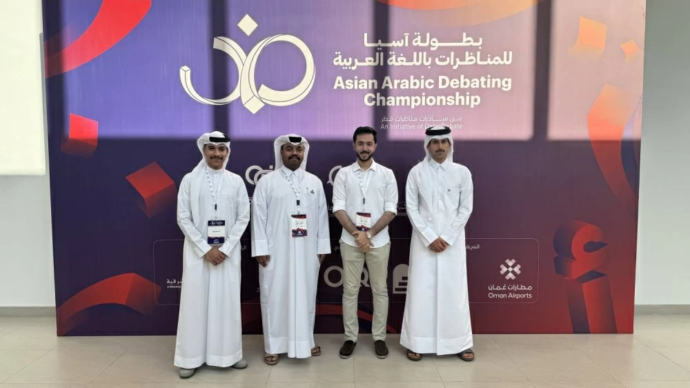 المحكم البحريني حسين علي غلوم يشارك في تحكيم البطولة الآسيوية للمناظرات بمسقط