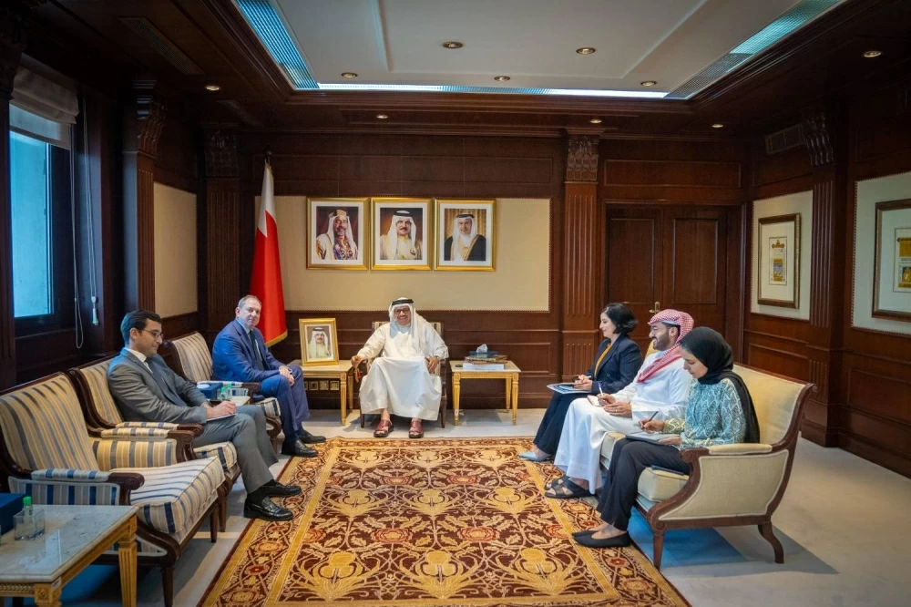 وزير الخارجية يستقبل سفير الجمهورية الإيطالية لدى البحرين