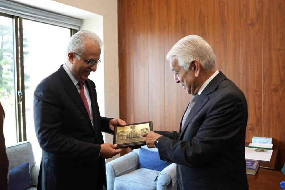 سلمان بن ابراهيم يؤكد التزام الاتحاد الآسيوي بدعم الكرة الباكستانية